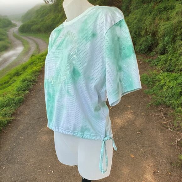 Nike Women’s Green and White Oversize Jersey Tie at Bottom Swish Circle Size S - Picture 3 of 10